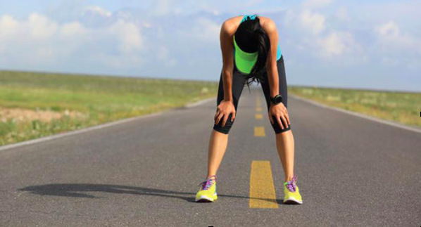 mujer_en_recta_cansada